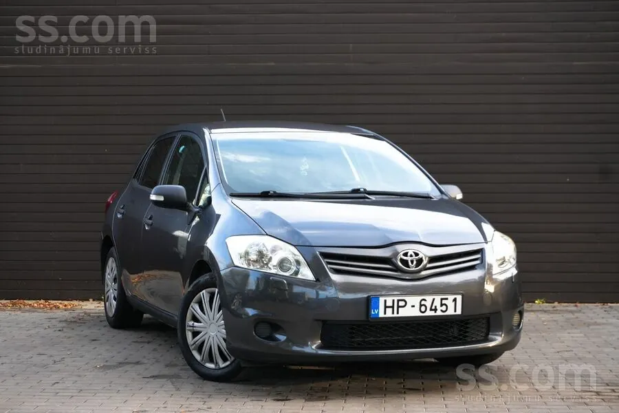 Toyota Auris 2011 photo 2