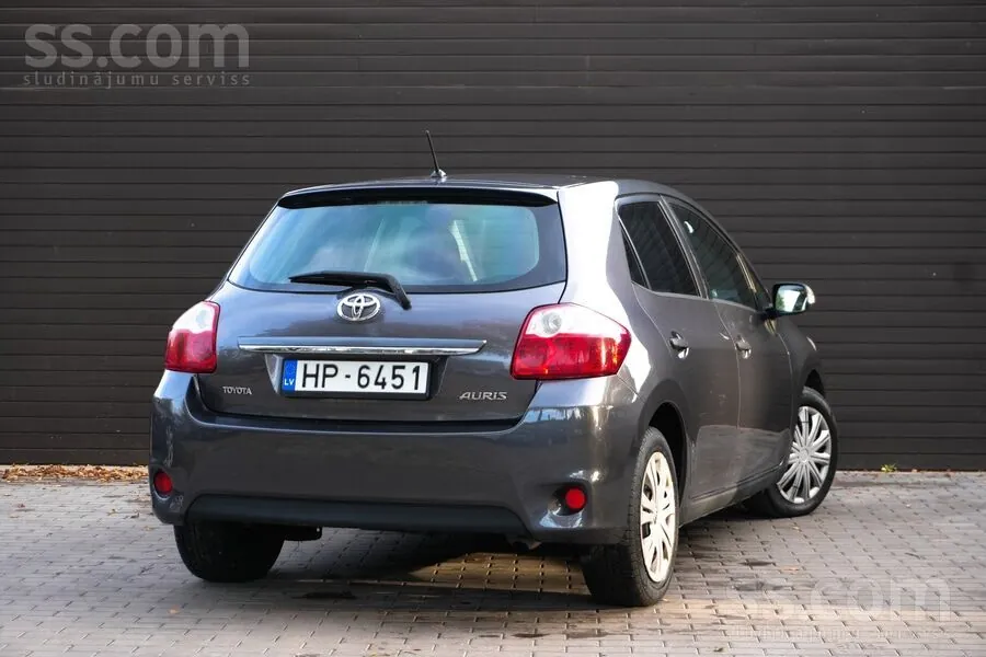 Toyota Auris 2011 photo 3