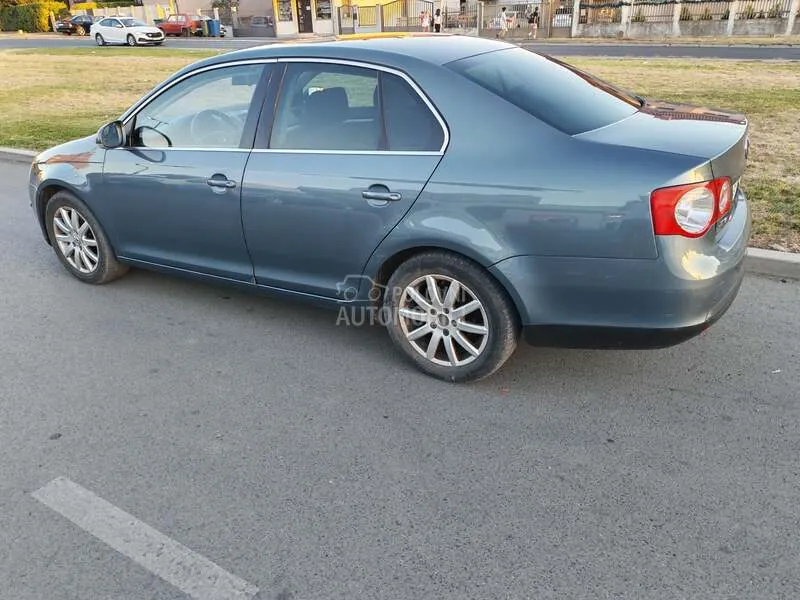 Volkswagen Jetta 2005 photo 3