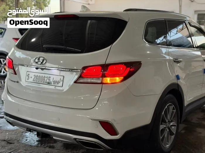 Hyundai Santa Fe 2018 photo 2