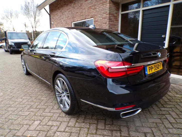 BMW 7-Serie 2017 photo 3