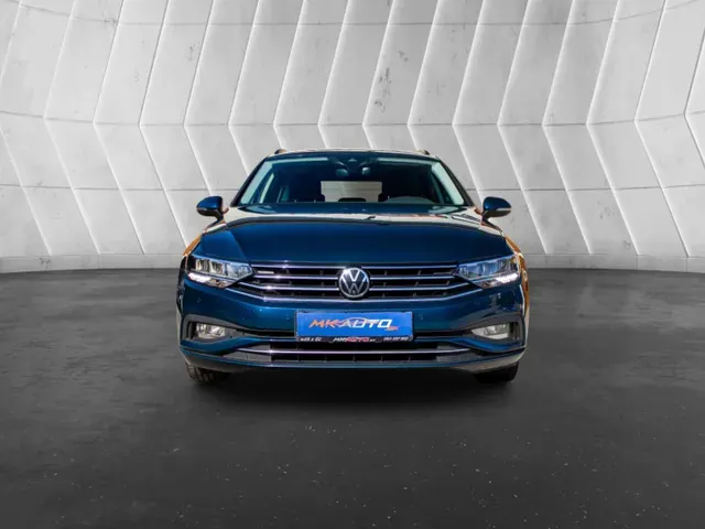 Volkswagen Passat Variant 2023 photo 2