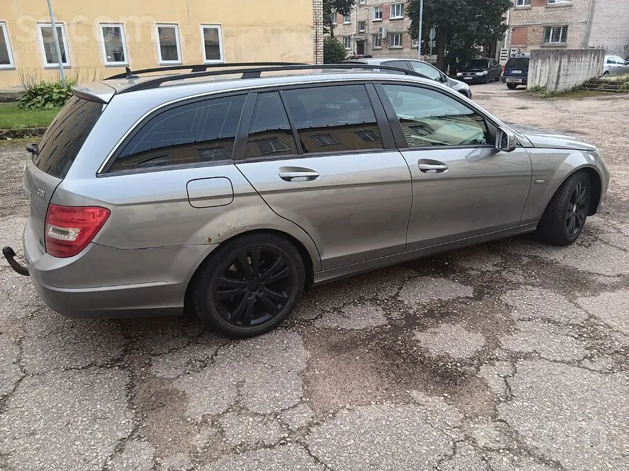 Mercedes-Benz C220 2011 photo 3