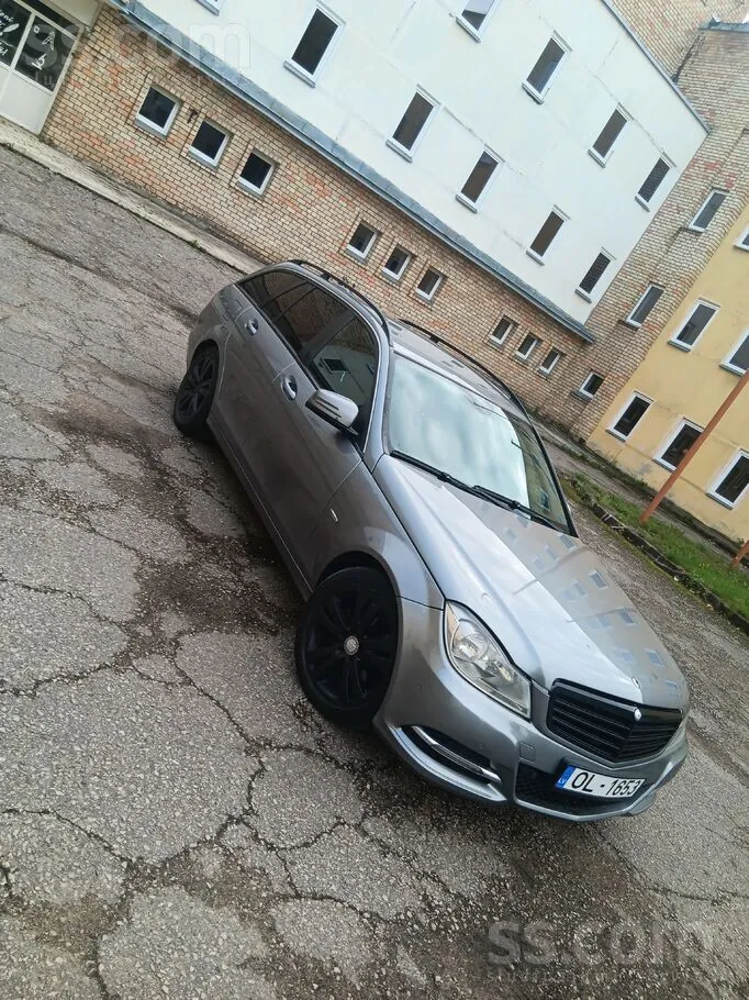 Mercedes-Benz C220 2011 photo 4