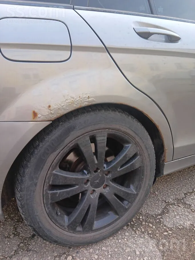 Mercedes-Benz C220 2011 photo 2