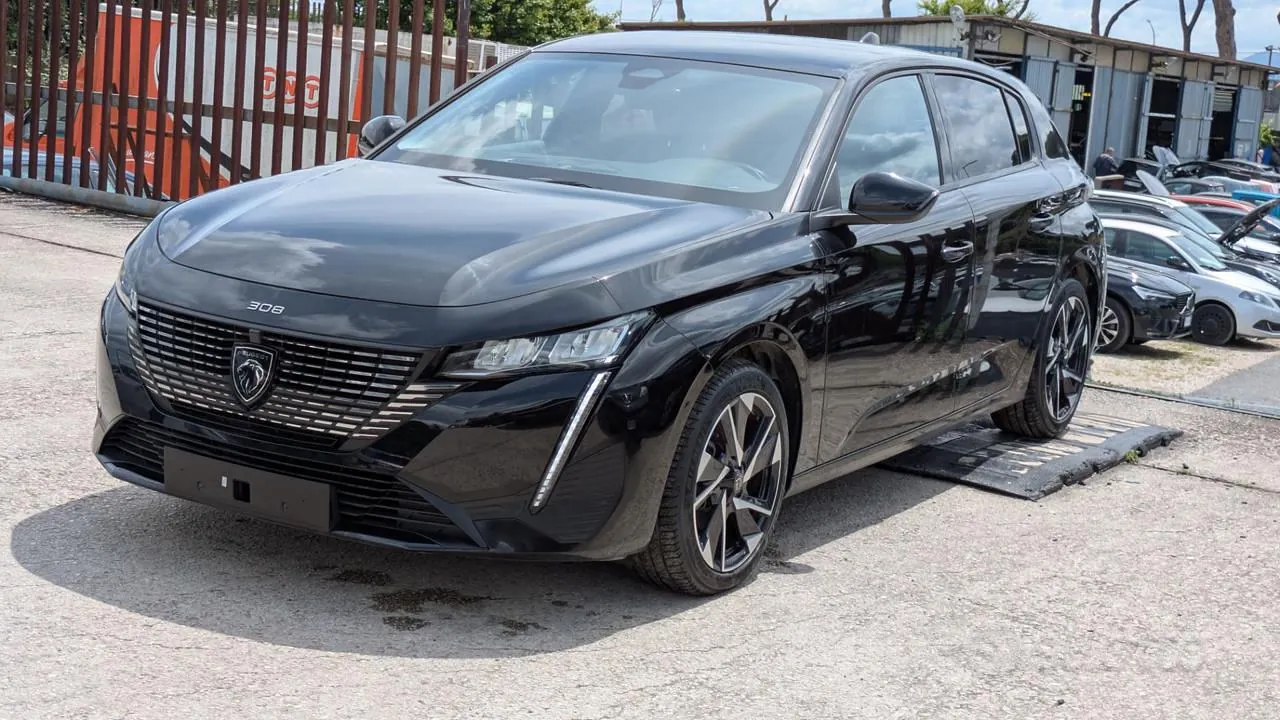 Peugeot 308 2024 photo 2