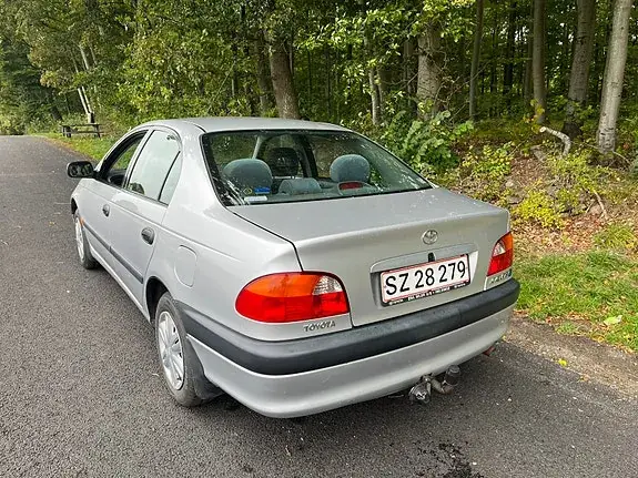 Toyota Avensis 1998 photo 3