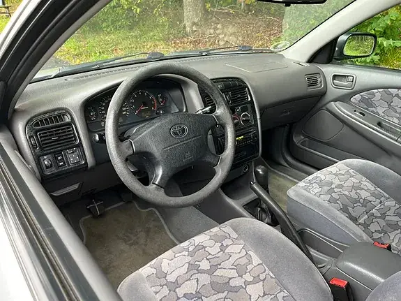 Toyota Avensis 1998 photo 5