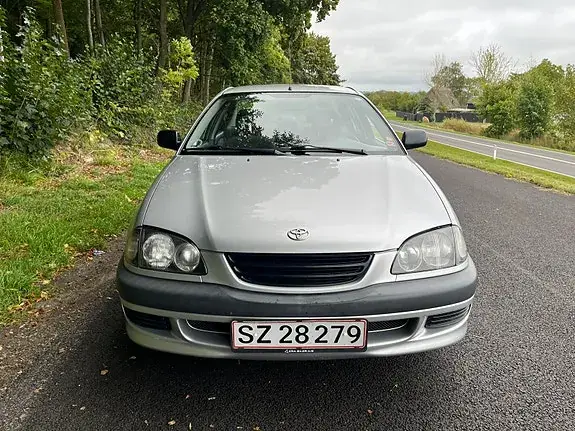 Toyota Avensis 1998 photo 2