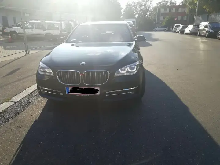 BMW 7 Series 2013 photo 2