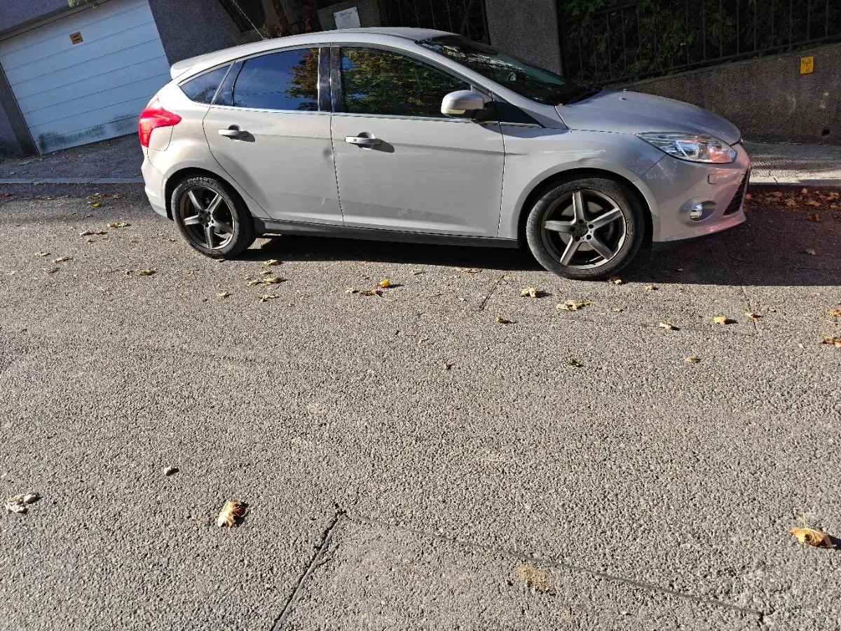 Ford Focus 2011 photo 2