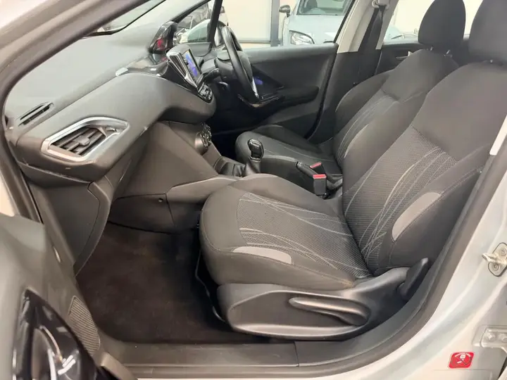 Peugeot 208 2014 photo 4