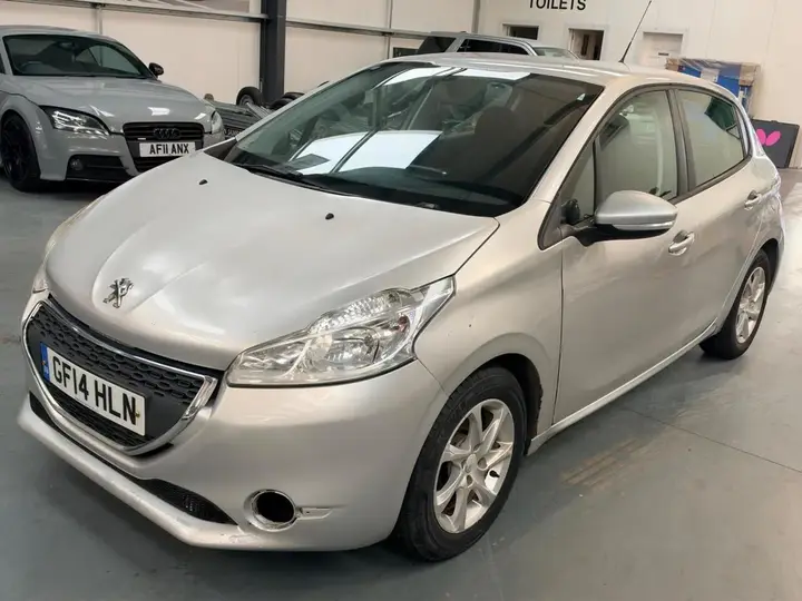 Peugeot 208