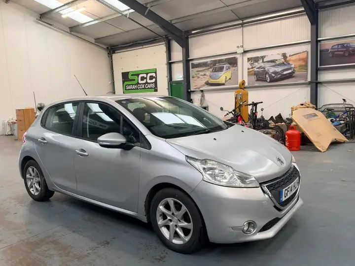 Peugeot 208 2014 photo 2
