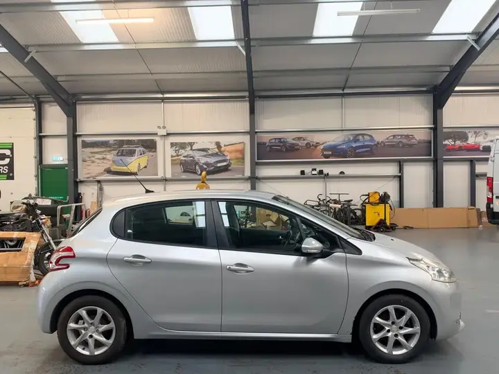Peugeot 208 2014 photo 5