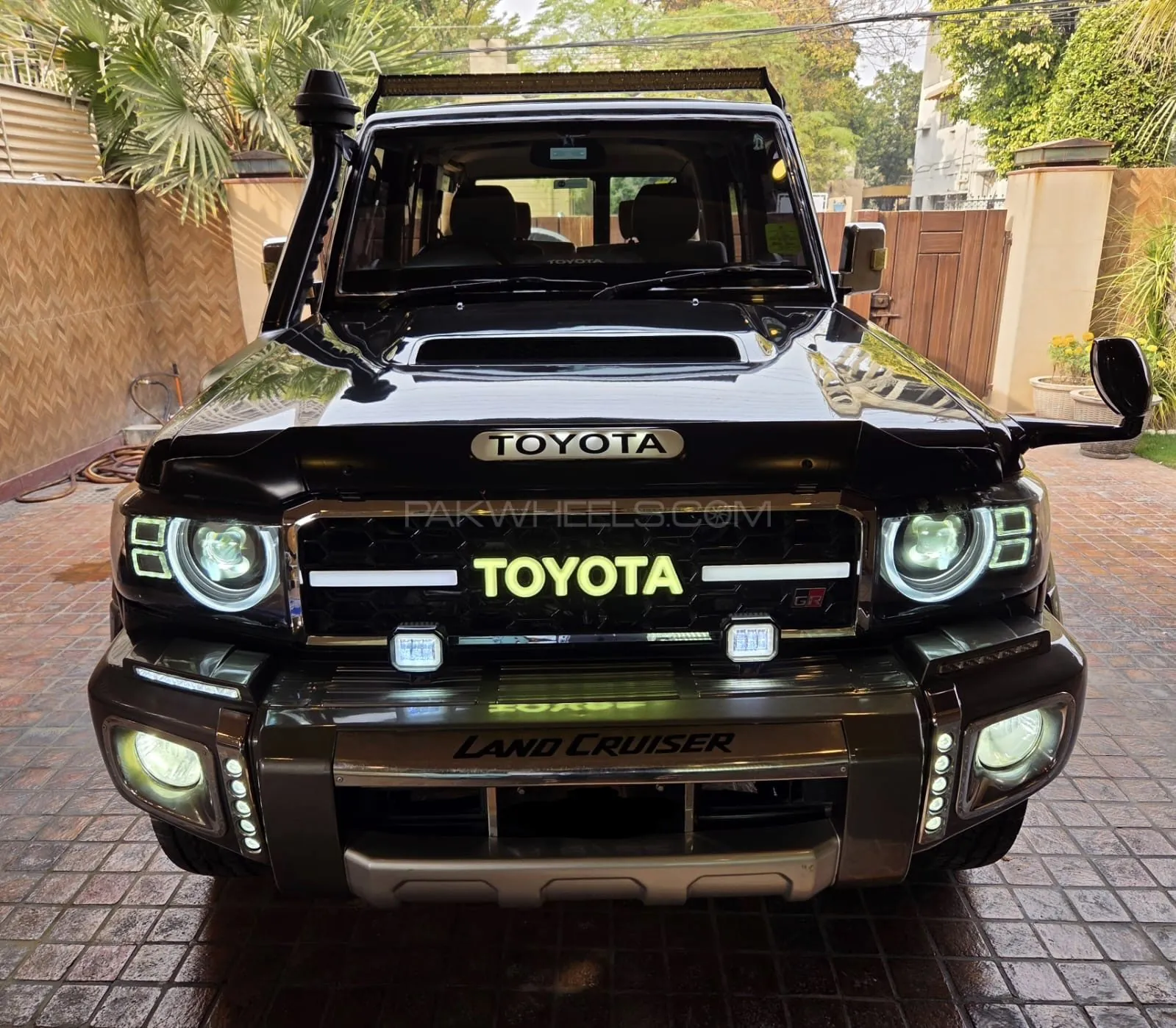Toyota Land Cruiser