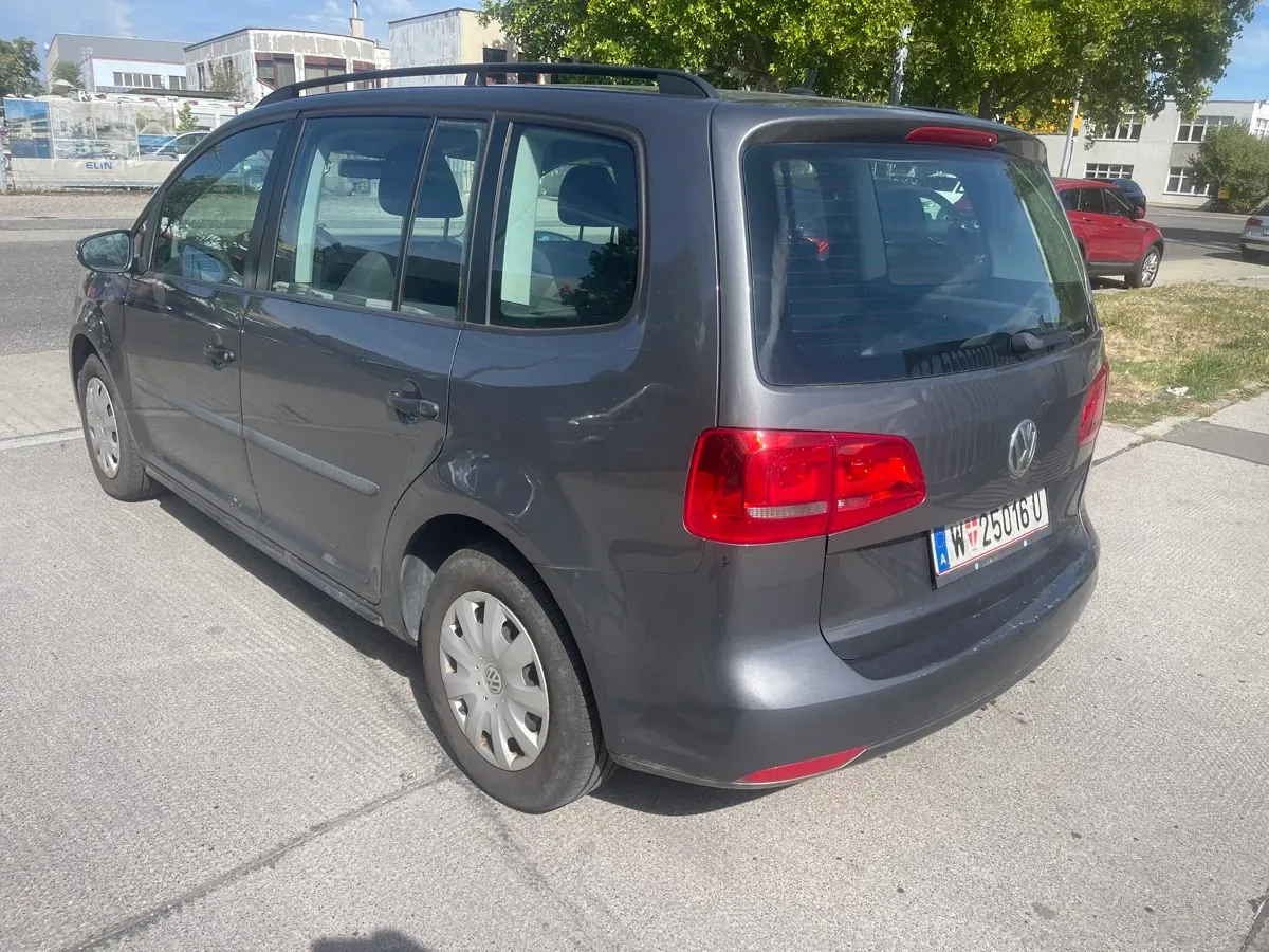 Volkswagen Touran 2013 photo 3