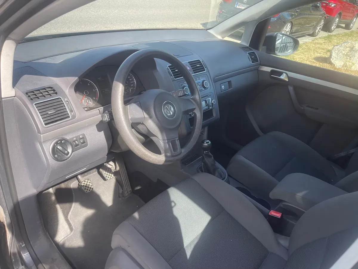 Volkswagen Touran 2013 photo 2
