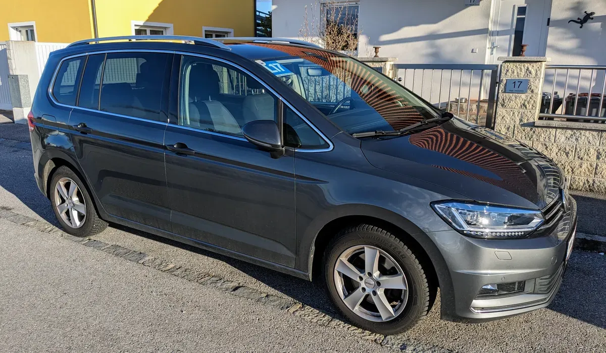 Volkswagen Touran 2018 photo 2