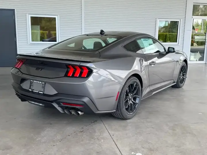 Ford Mustang 2026 photo 4