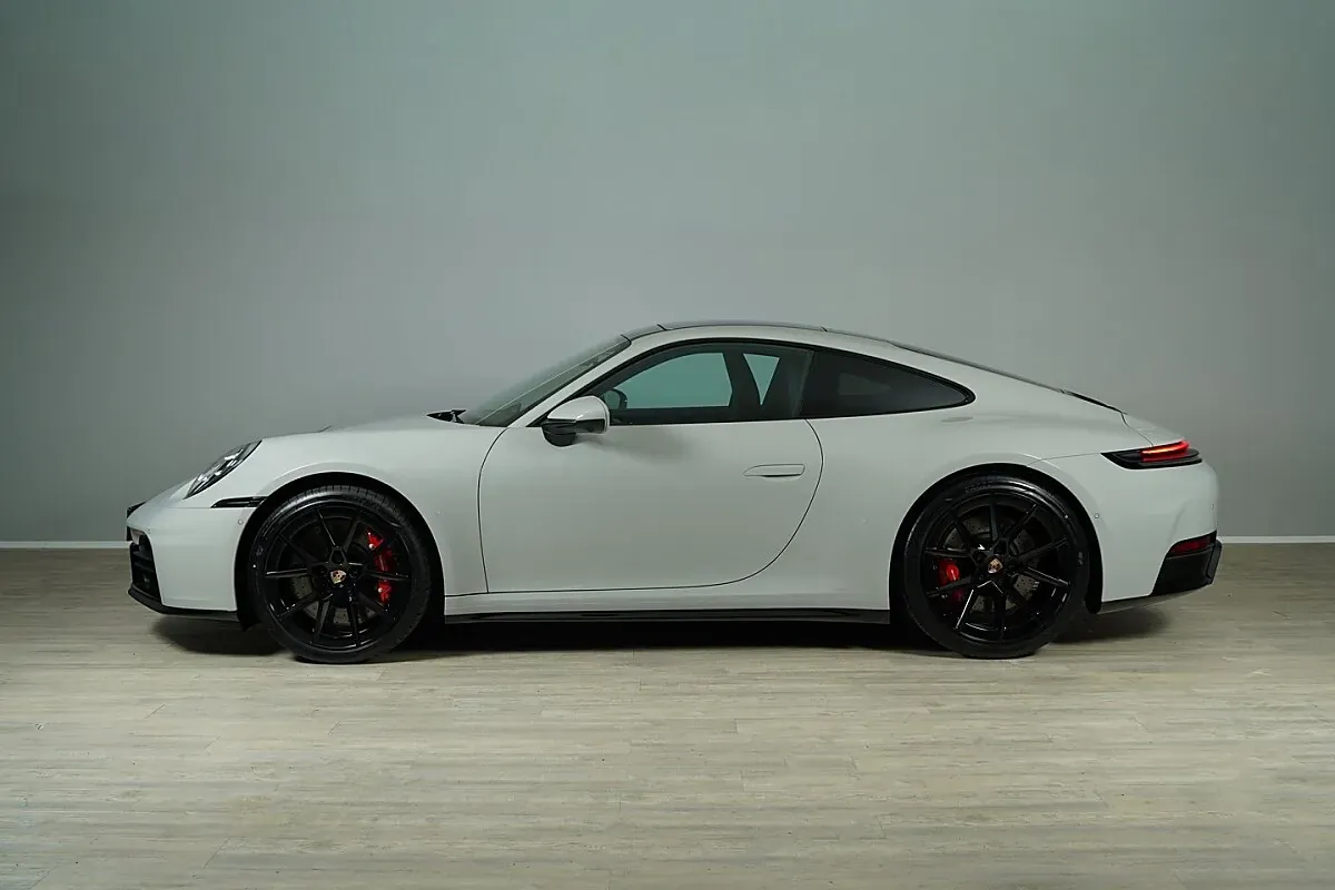 Porsche 911 2025 photo 2