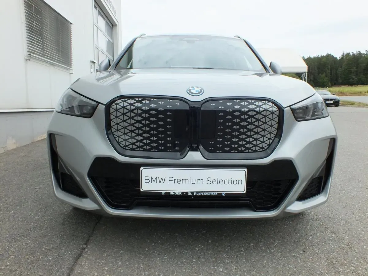 BMW Ix1 2026 photo 3