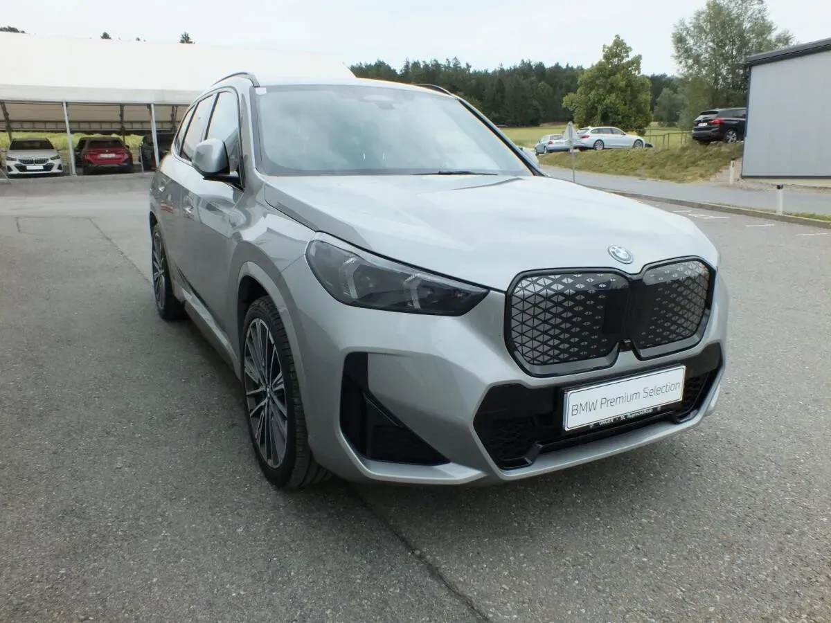 BMW Ix1 2026 photo 2