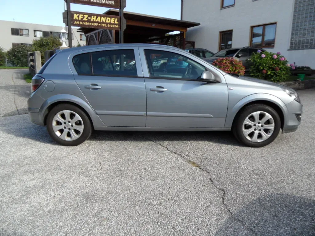 Opel Astra 2009 photo 3