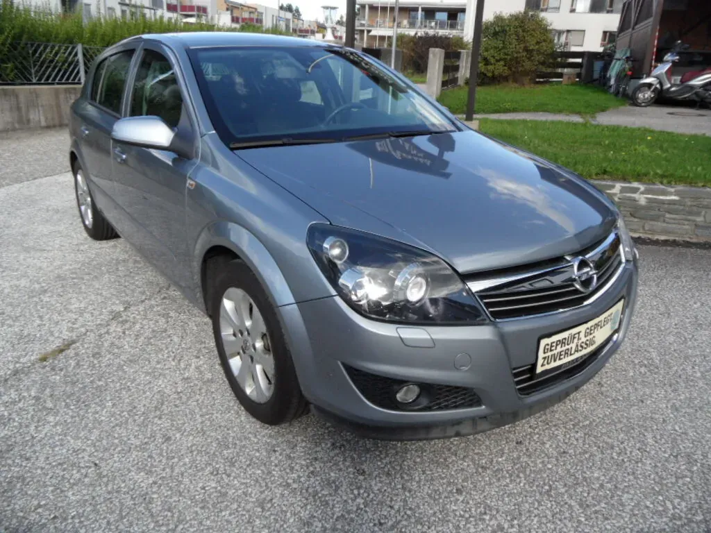 Opel Astra 2009 photo 2