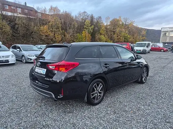 Toyota Auris 2015 photo 5