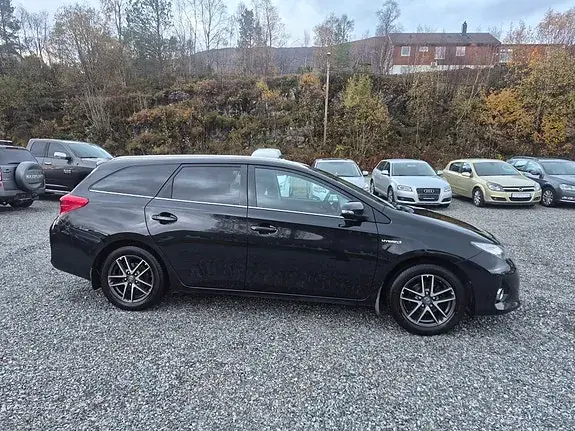 Toyota Auris 2015 photo 4