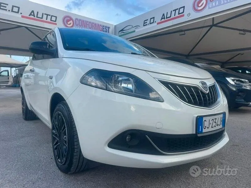Lancia Ypsilon 2022 photo 2