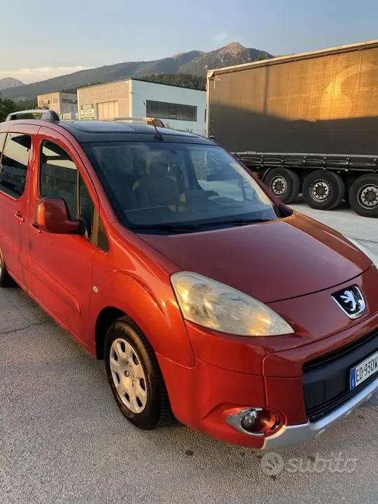 Peugeot Partner 2011 photo 2