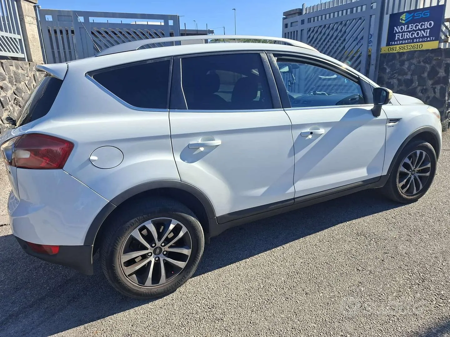 Ford Kuga 2010 photo 2