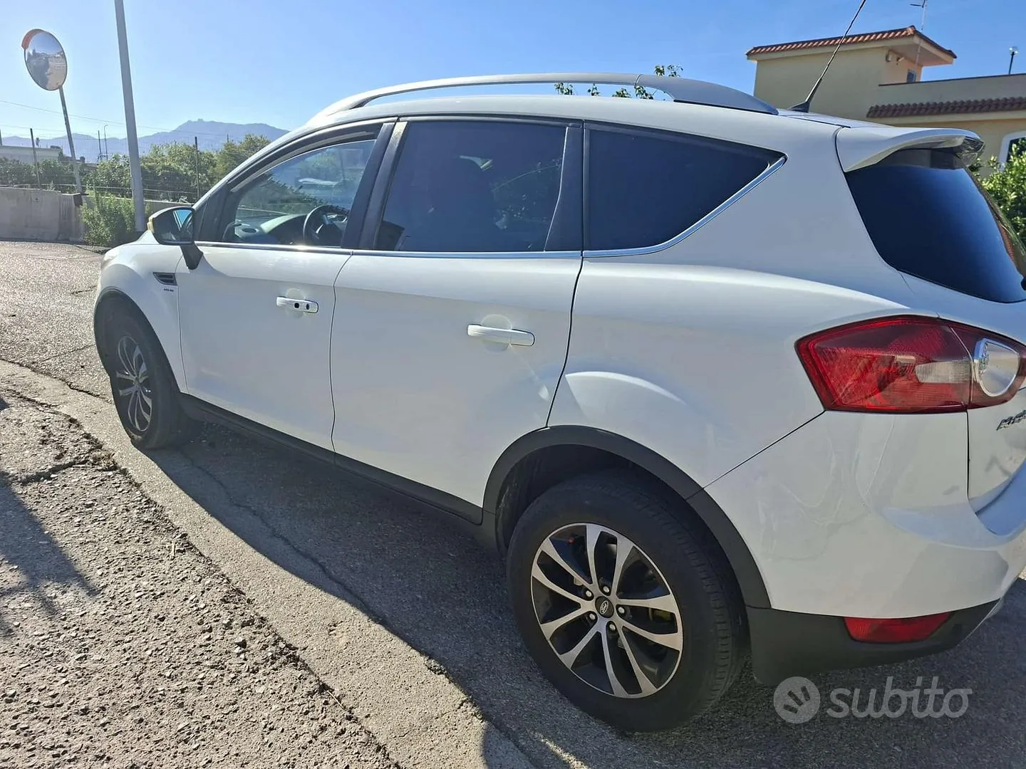 Ford Kuga 2010 photo 3