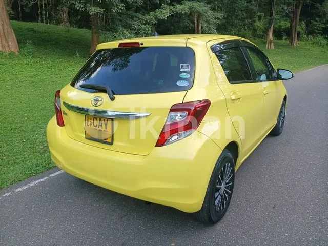 Toyota Vitz 2015 photo 2