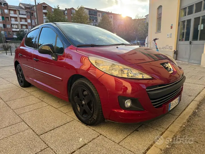 Peugeot 207 2010 photo 2