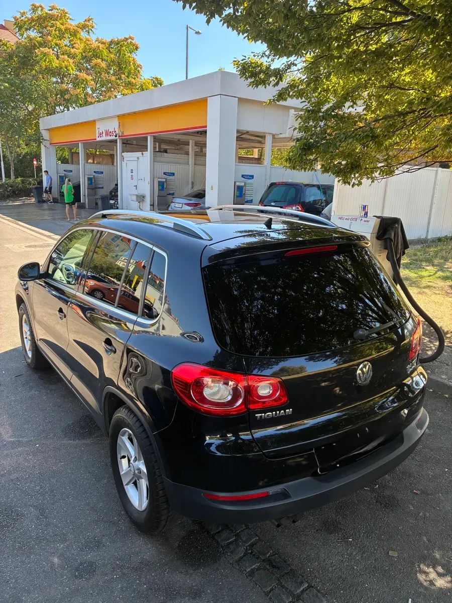 Volkswagen Tiguan 2010 photo 2