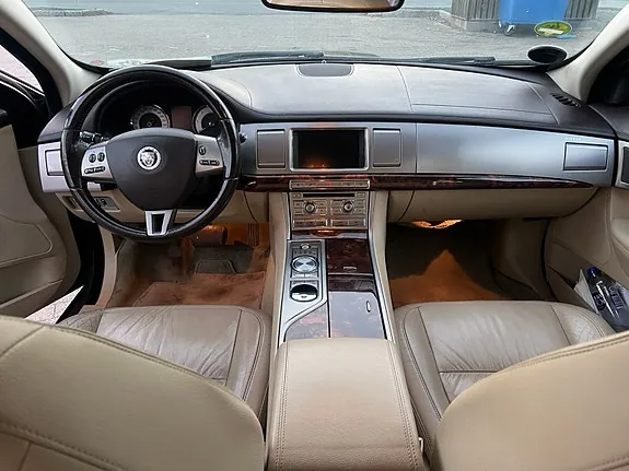 Jaguar Xf 2010 photo 5