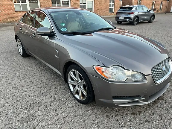 Jaguar Xf 2010 photo 3