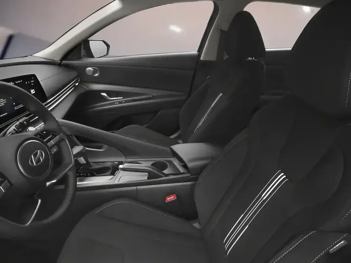 Hyundai Elantra 2026 photo 5