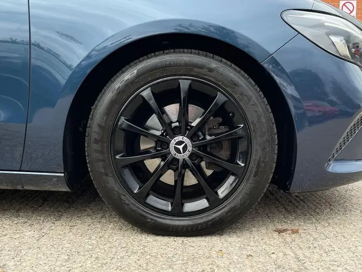 Mercedes-Benz B-Class 2019 photo 5