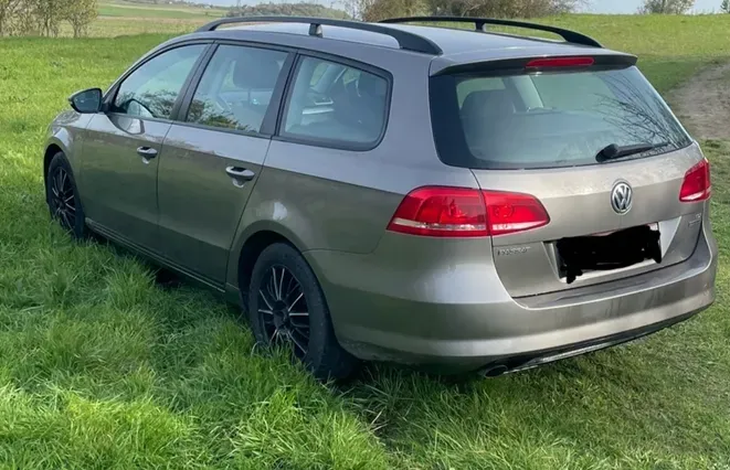 Volkswagen Passat 2011 photo 2