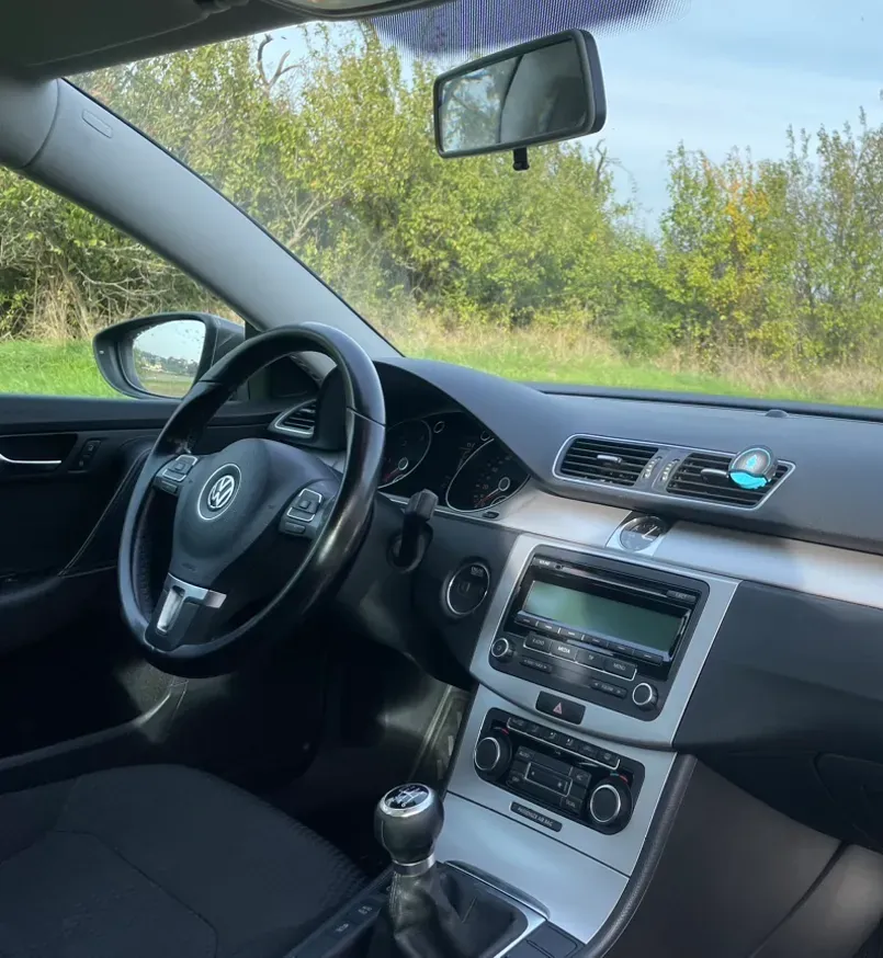Volkswagen Passat 2011 photo 3