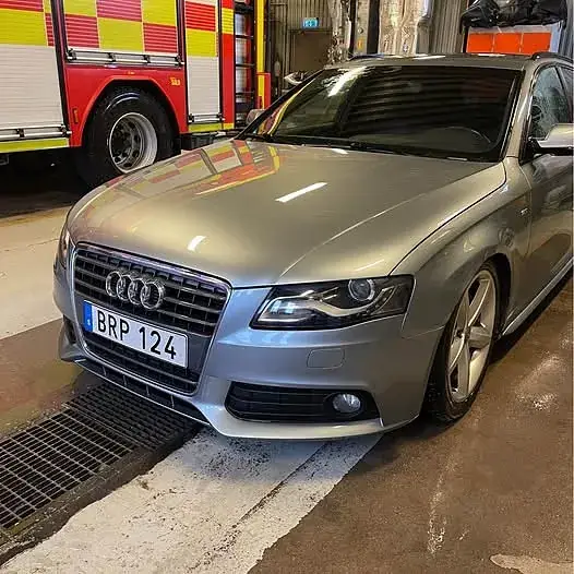 Audi A4 2010 photo 2