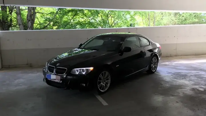 BMW 3 Series 2010 photo 3