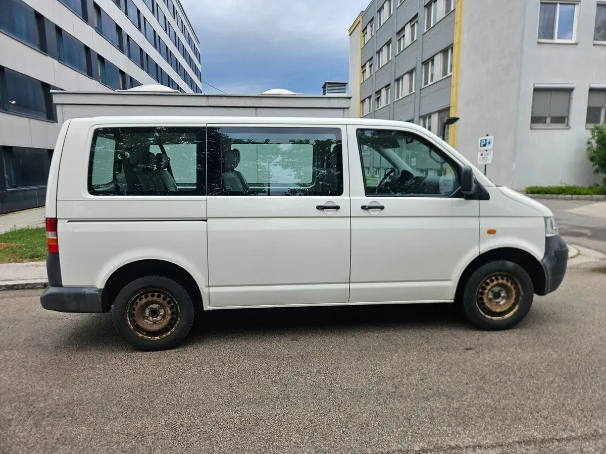 Volkswagen T5 2006 photo 2