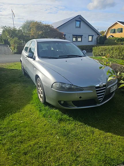 Alfa Romeo 147 2006 photo 2