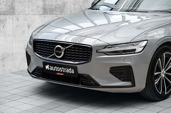 Volvo V60 2024 photo 2