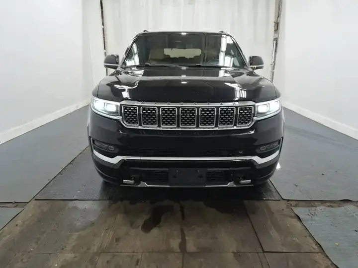 Jeep Grand Wagoneer 2022 photo 2